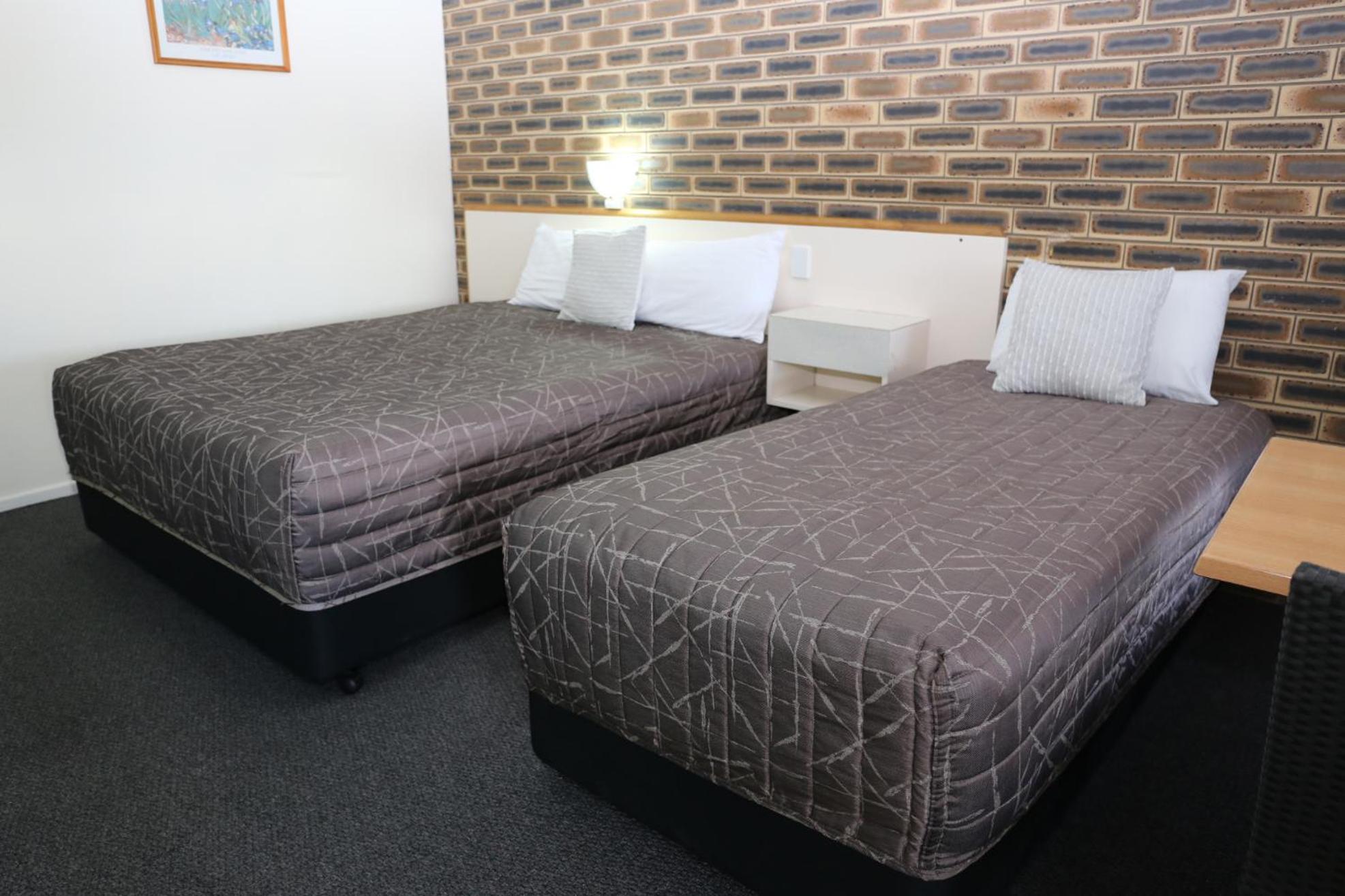Motel Of The Town 3*