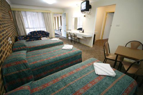Motel Of The Town 3*