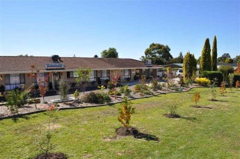 Of The Town Motel 3*